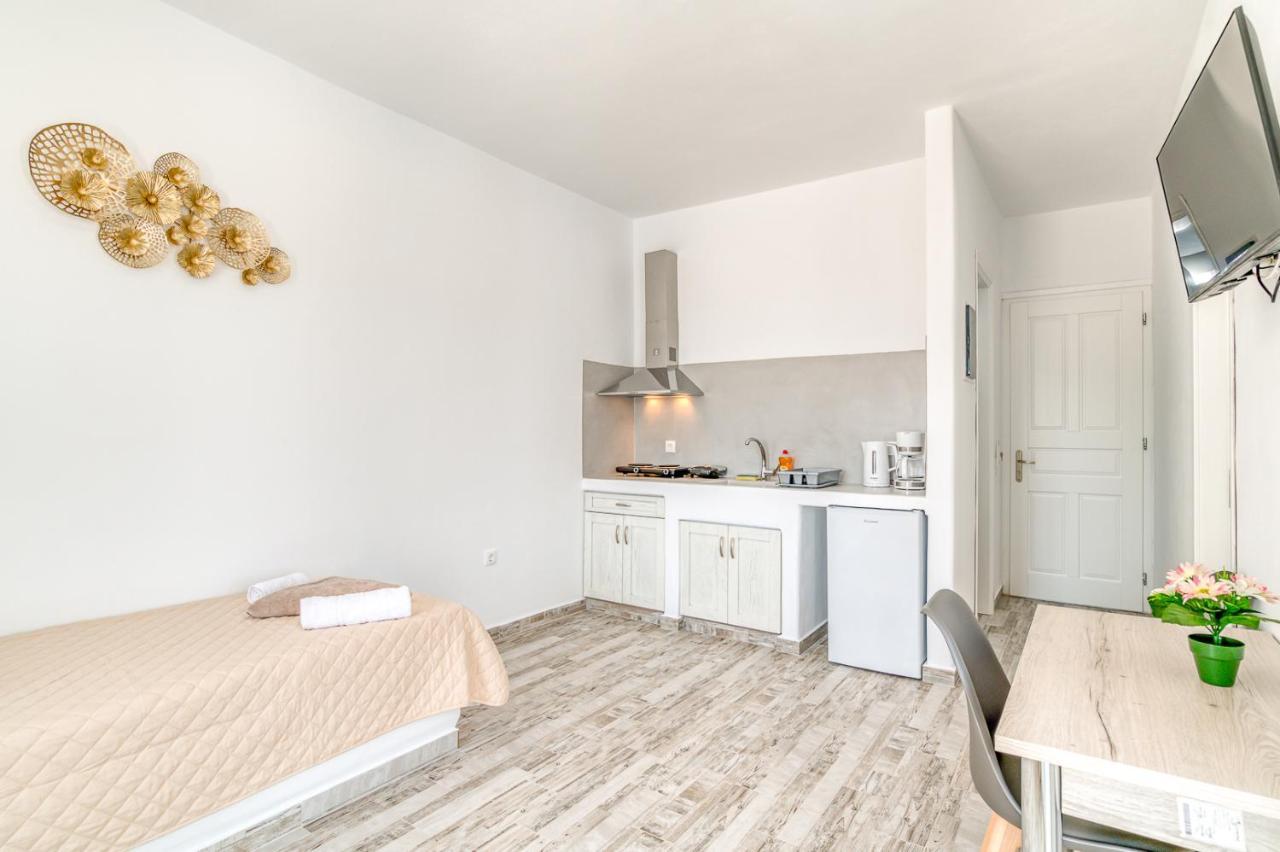 Ippocampos Seaside Serenity - Unwind At Paros Poolside Retreats Alikí エクステリア 写真